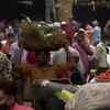 Huge crowds at vegetable market in Daryaganj, social distancing norms flouted