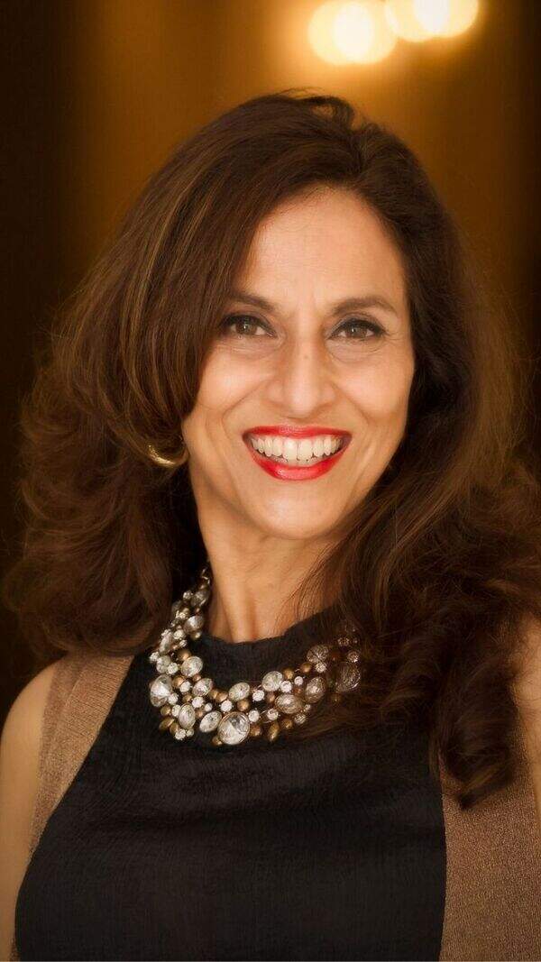 Shobhaa De Images