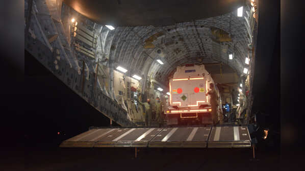 Airlifting of oxygen