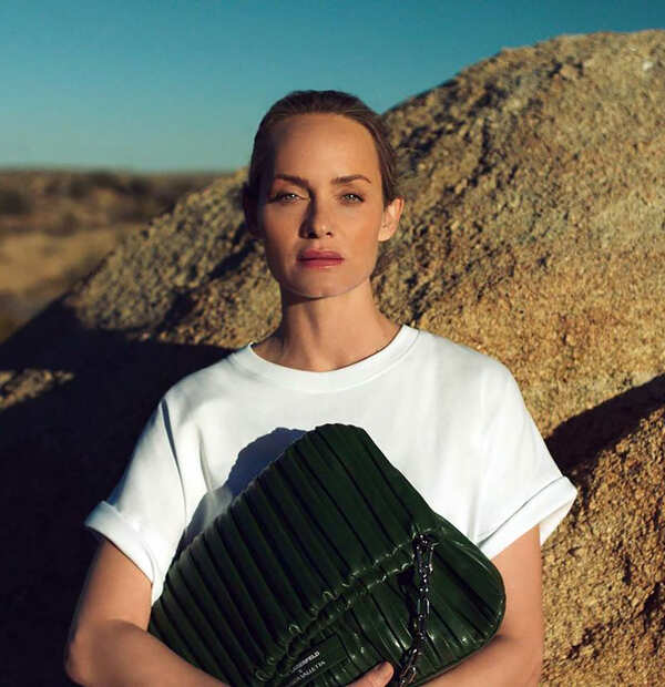 Amber Valletta Photos