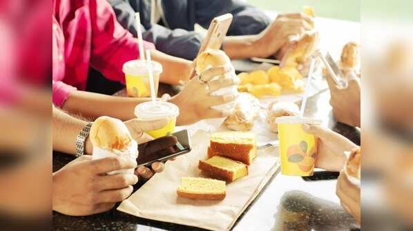 Why co-workers choose similar food?