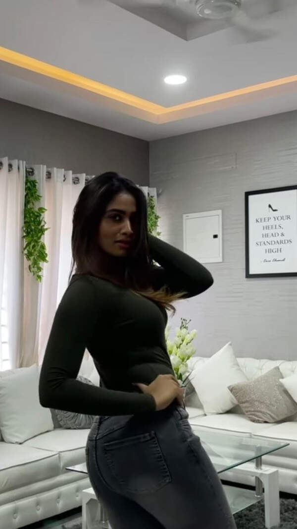 Shivani Narayanan Wallpapers