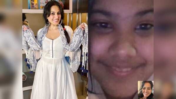 Kamya Panjabi video calls her daughter Aara from Agra