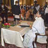 Article image for: Mamata Banerjee takes oath as <i class="tbold">bengal cm</i>