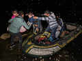 Migrants cross into US under cover of night