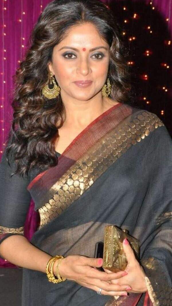 Nadhiya Images