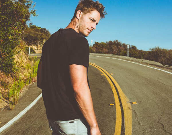 Justin Hartley Images
