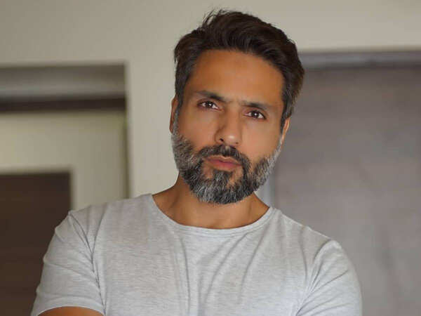 Iqbal Khan Pictures