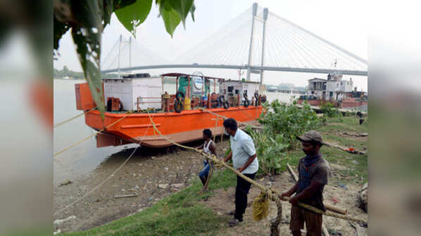 Photos: West Bengal, Odisha brace for Cyclone Yaas