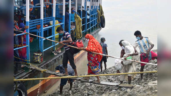 Photos: West Bengal, Odisha brace for Cyclone Yaas