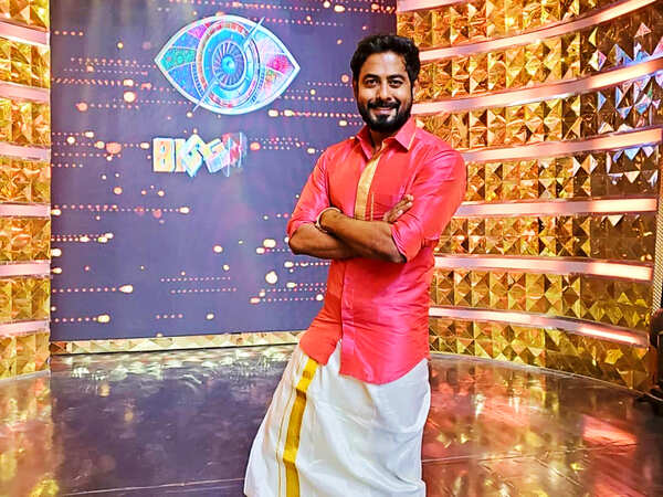 Aari Stills