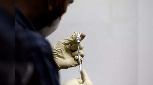 Immunity against coronavirus needs two whole doses of the vaccine