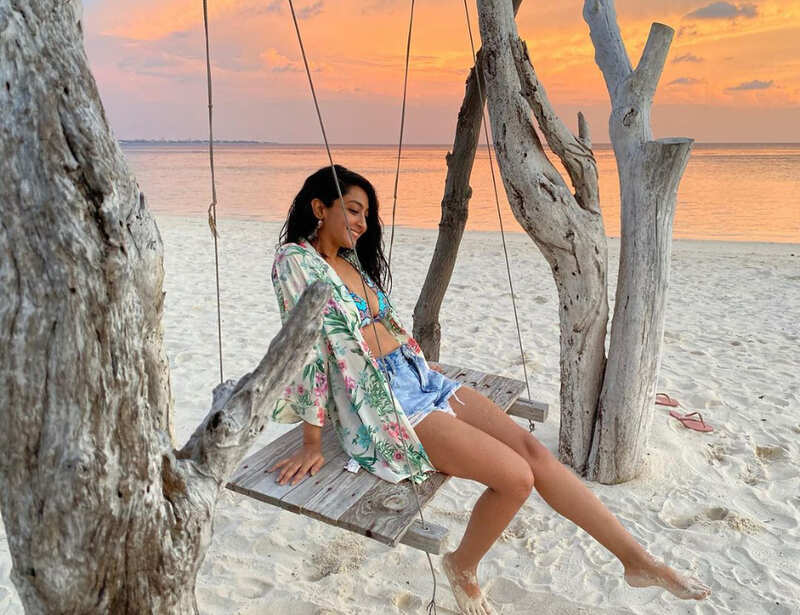 Stunning beach vacation pictures of Kannada actress Aindrita Ray