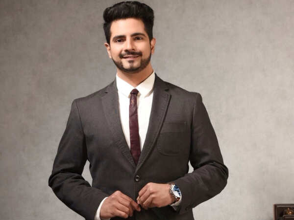 Karan Mehra Pictures