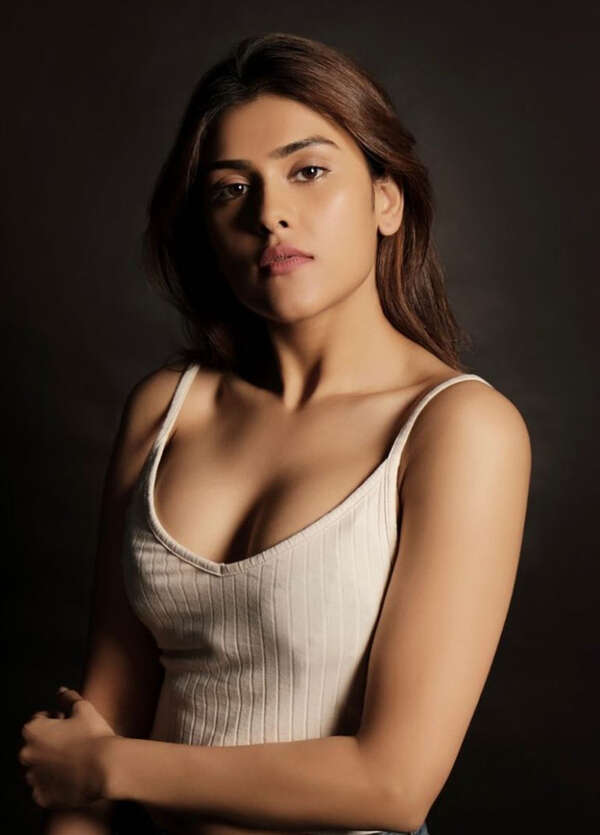 Naira Shah Wallpapers