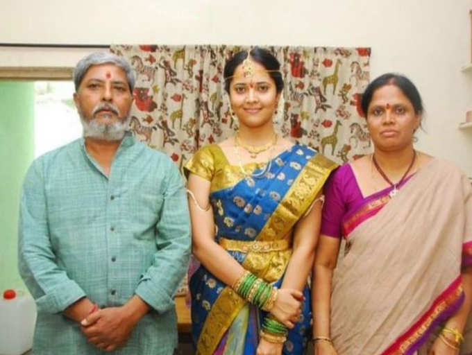 Family Controversies of Anasuya Bharadwaj - Wiki NewForum | Latest  Entertainment News