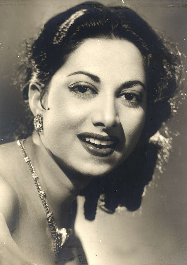 Suraiya Wallpapers