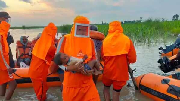 Photos: How NDRF rescued 150 trapped in the middle of Gandak river