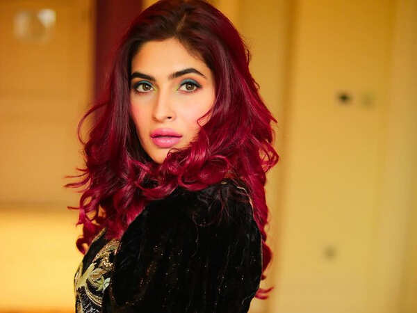 Karishma Sharma Images