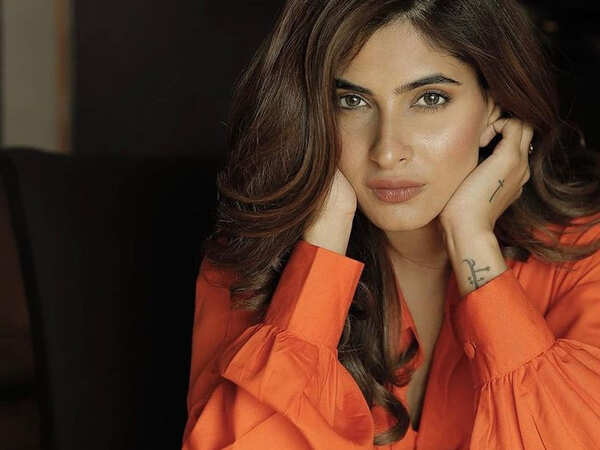 Karishma Sharma Wallpapers