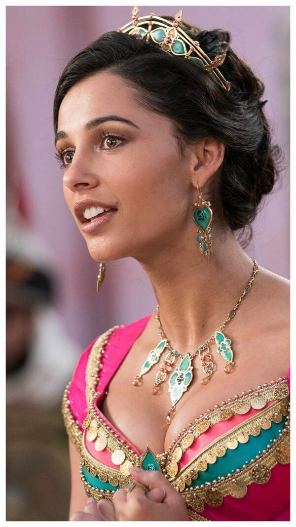 Naomi Scott Images
