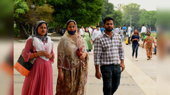 Photos: Masks slip as India ignores Covid norms
