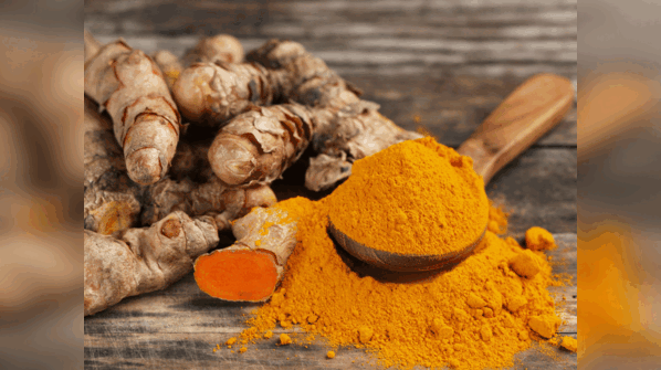 Can too much turmeric intake lead to iron deficiency?