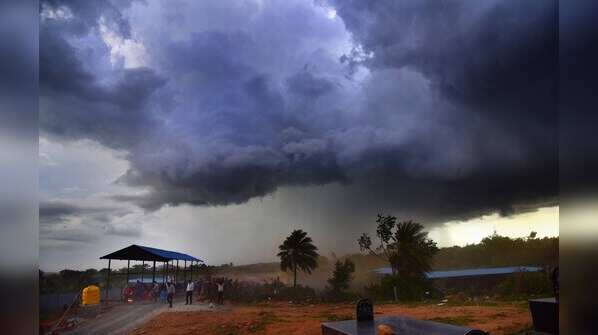 Open cremation ground turns dramatic