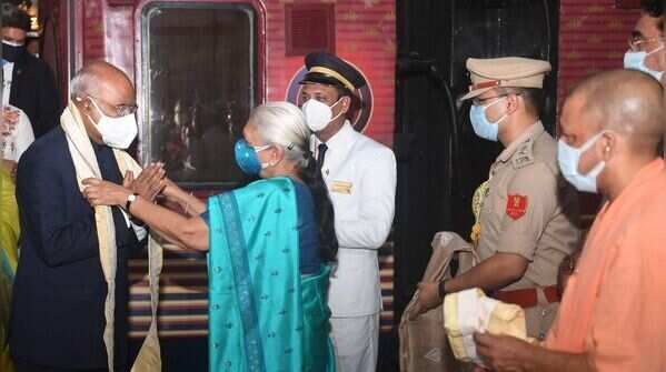 Governor of Uttar Pradesh Smt Anandiben Patel and Chief Minister Yogi Adityanath receiving President Kovind on his arrival at Kanpur Central Railway Station.