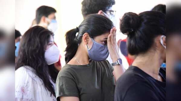 Long waiting for youths to get vaccinated