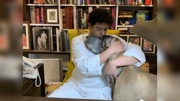 Raj Thackeray's pet James passes away; MNS chief bids teary goodbye