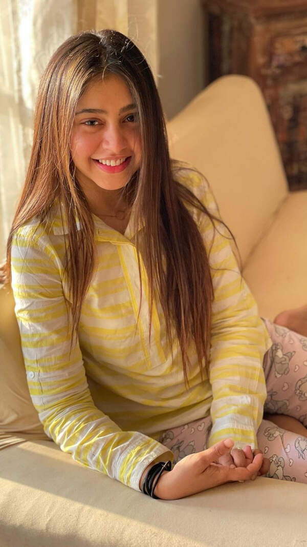 Niti Taylor Images
