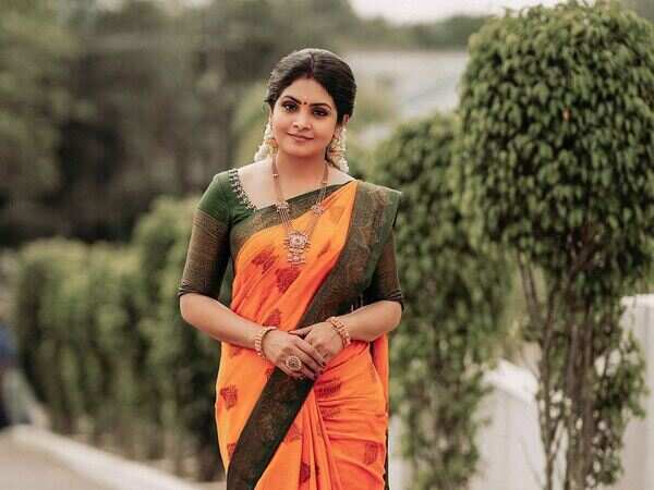 Gayathri Arun Images