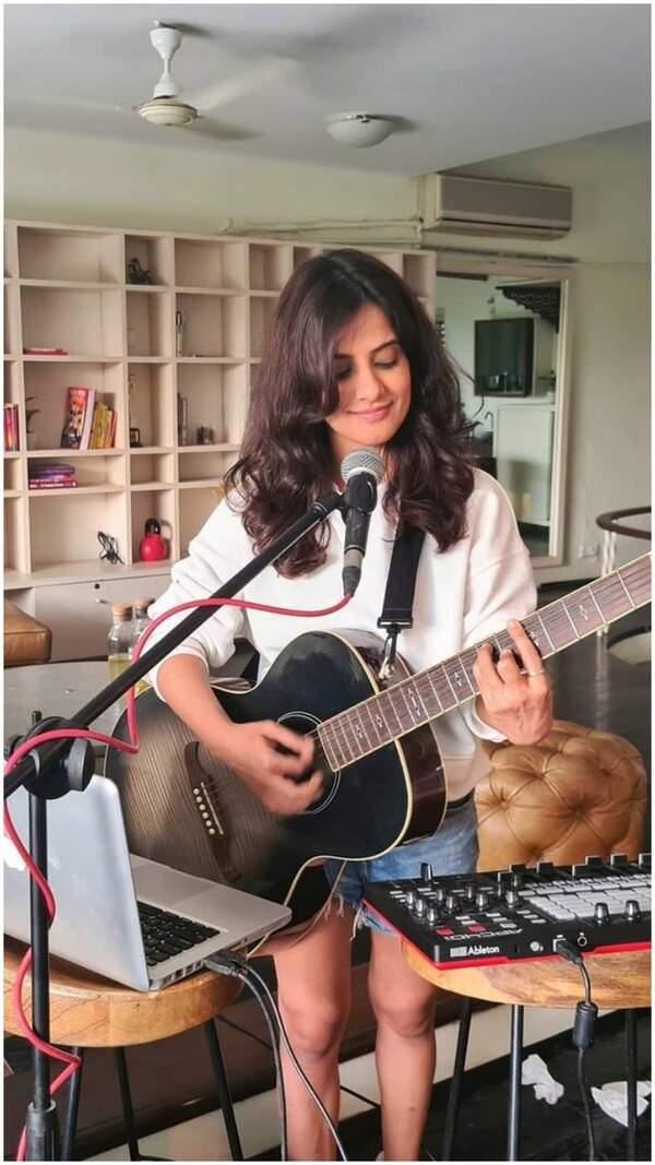 Jasleen Royal Wallpapers