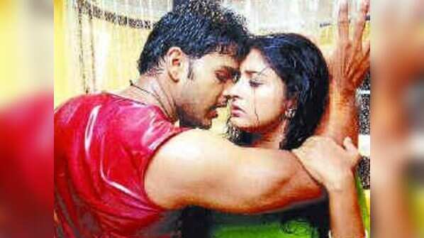 'Theendi Theendi Theeyai' from 'Bala'