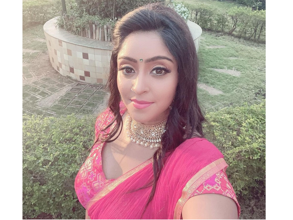 Shubhi Sharma Pictures