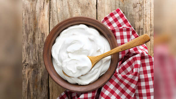 Yogurt and turmeric pack