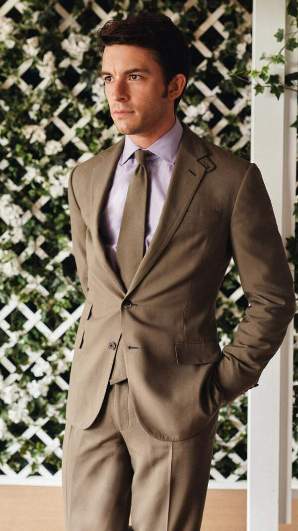 Jonathan Bailey Photos