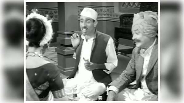 'Ek Gaav Baara Bhanagadi'