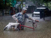 Heavy rain causes waterlogging in Mumbai