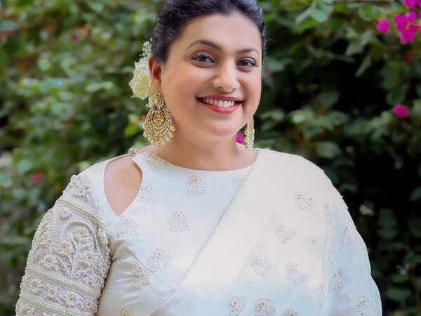 Roja Selvamani Images