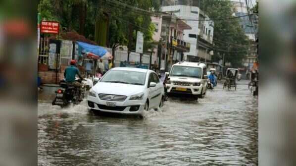 Heavy rains at Kidwaipuri in Patna