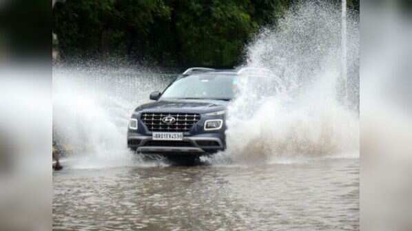 Heavy rainfall near J.P roundabout, Patna
