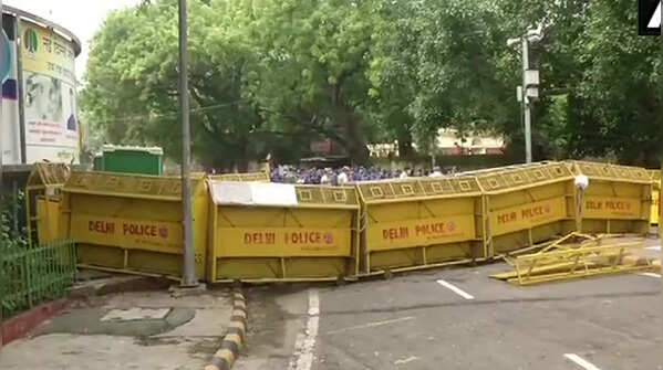 Photos: Farmers' protest, security arrangements at Delhi's Jantar Mantar