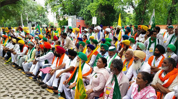 Photos: Farmers' protest, security arrangements at Delhi's Jantar Mantar