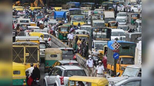 Traffic back on roads causing congestion after lockdown