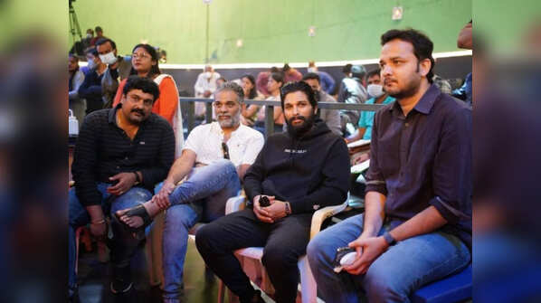 Allu Arjun visits the sets of 'Ghani'
