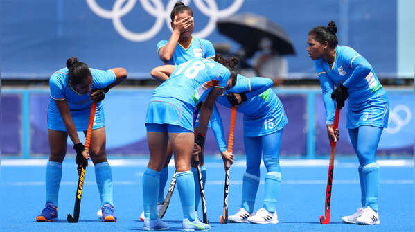 India suffer third consecutive defeat