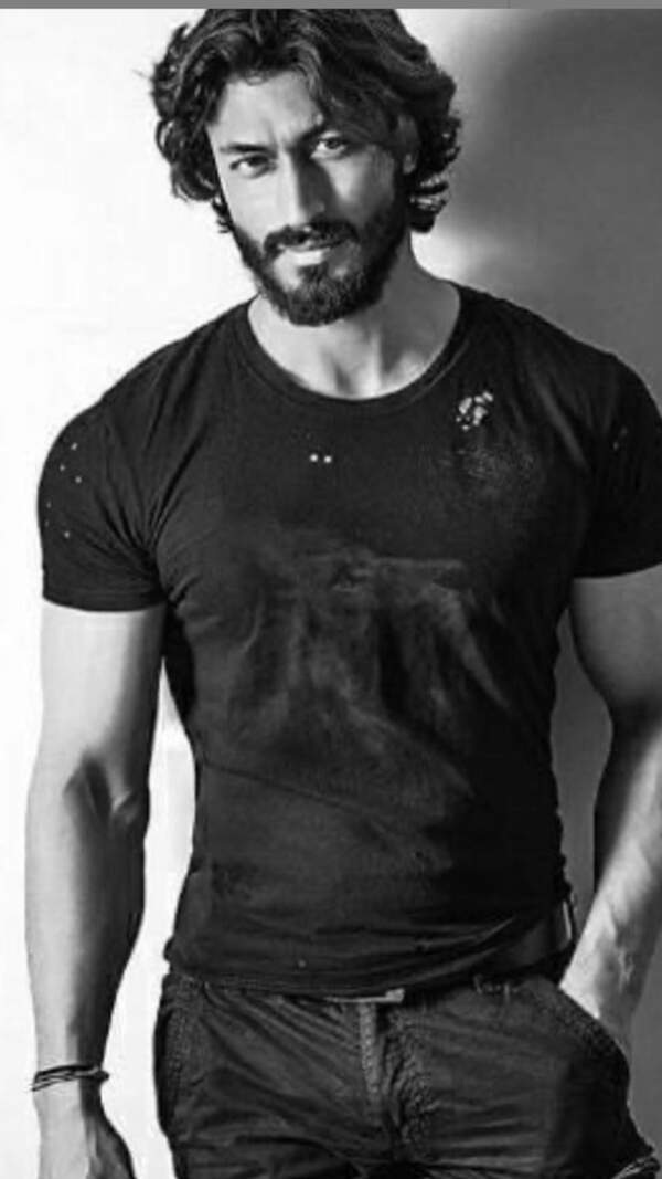 Vidyut Jammwal Images