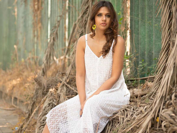 Dalljiet Kaur Pictures